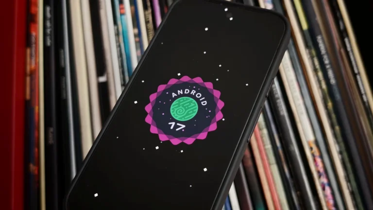 Google Pixel 7 Pro screen displaying Android 17 QPR1 notification with a glitch icon